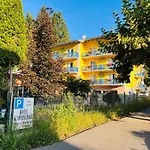 Vegan & Restaurant Guest house