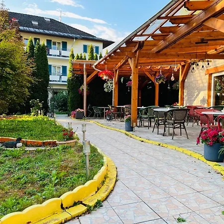 Vegan & Restaurant Penzion Sankt Kanzian am Klopeiner See