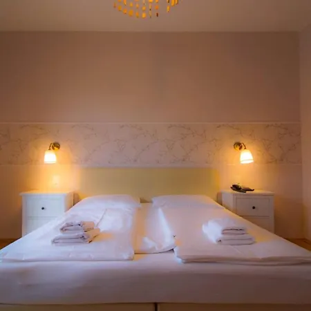 Vegan & Restaurant Guest house *